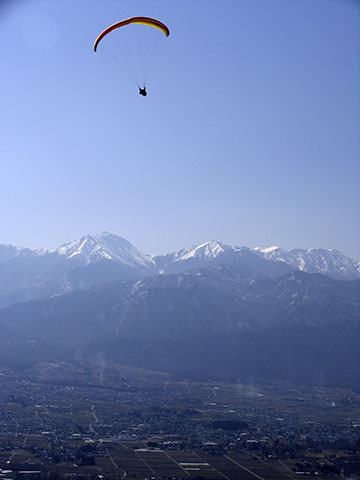 長峰山のパラグライダー